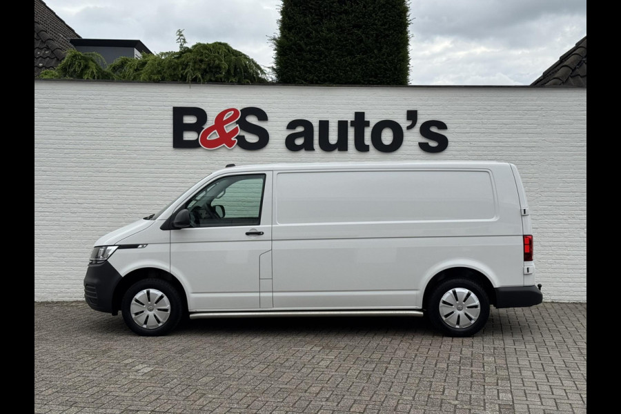 Volkswagen Transporter 2.0 TDI L2H1 28 Comfortline Navigatie Trekhaak Carplay Cruise Airco Lat om lat 4 Seizoenen banden