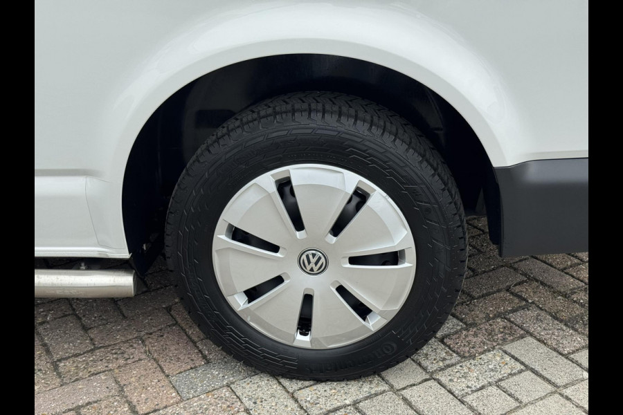 Volkswagen Transporter 2.0 TDI L2H1 28 Comfortline Navigatie Trekhaak Carplay Cruise Airco Lat om lat 4 Seizoenen banden