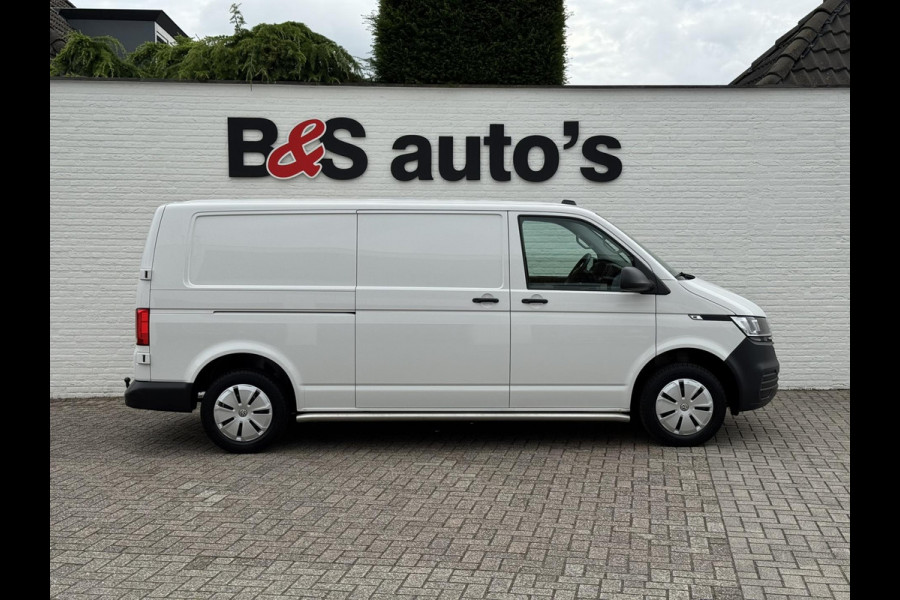 Volkswagen Transporter 2.0 TDI L2H1 28 Comfortline Navigatie Trekhaak Carplay Cruise Airco Lat om lat 4 Seizoenen banden