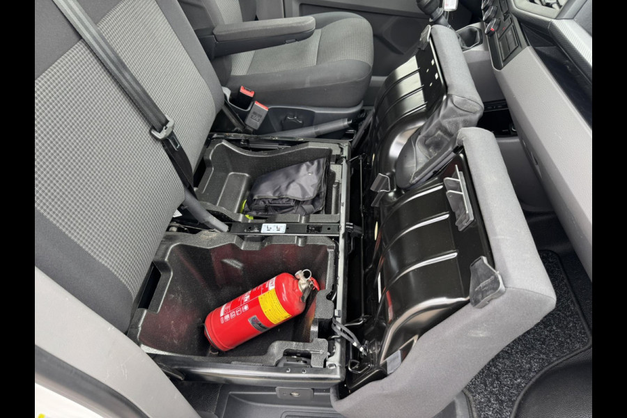 Volkswagen Transporter 2.0 TDI L2H1 28 Comfortline Navigatie Trekhaak Carplay Cruise Airco Lat om lat 4 Seizoenen banden