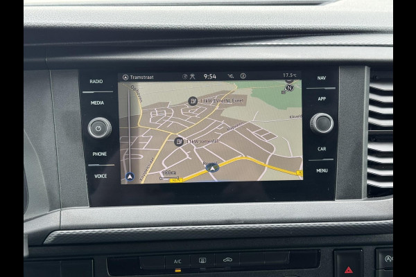Volkswagen Transporter 2.0 TDI L2H1 28 Comfortline Navigatie Trekhaak Carplay Cruise Airco Lat om lat 4 Seizoenen banden