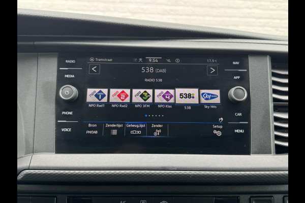 Volkswagen Transporter 2.0 TDI L2H1 28 Comfortline Navigatie Trekhaak Carplay Cruise Airco Lat om lat 4 Seizoenen banden