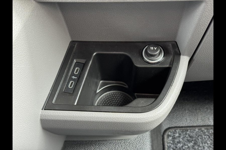 Volkswagen Transporter 2.0 TDI L2H1 28 Comfortline Navigatie Trekhaak Carplay Cruise Airco Lat om lat 4 Seizoenen banden