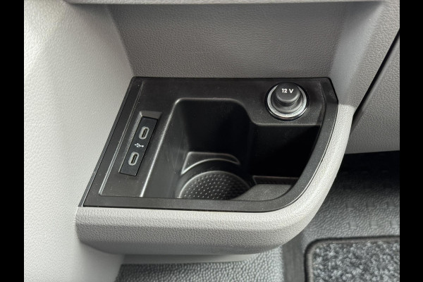 Volkswagen Transporter 2.0 TDI L2H1 28 Comfortline Navigatie Trekhaak Carplay Cruise Airco Lat om lat 4 Seizoenen banden
