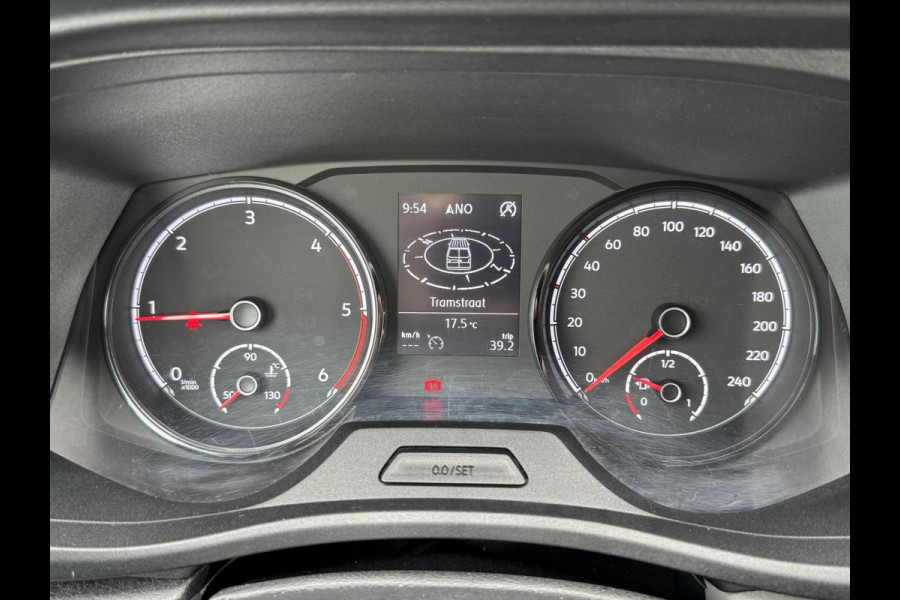 Volkswagen Transporter 2.0 TDI L2H1 28 Comfortline Navigatie Trekhaak Carplay Cruise Airco Lat om lat 4 Seizoenen banden