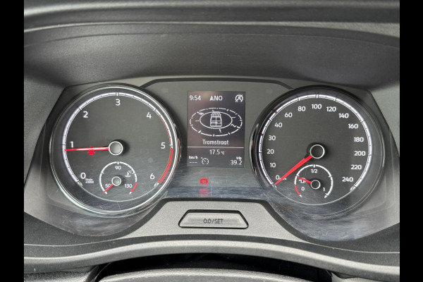 Volkswagen Transporter 2.0 TDI L2H1 28 Comfortline Navigatie Trekhaak Carplay Cruise Airco Lat om lat 4 Seizoenen banden