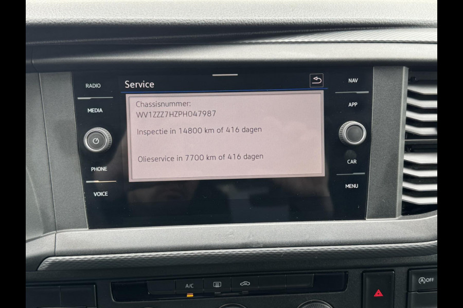 Volkswagen Transporter 2.0 TDI L2H1 28 Comfortline Navigatie Trekhaak Carplay Cruise Airco Lat om lat 4 Seizoenen banden
