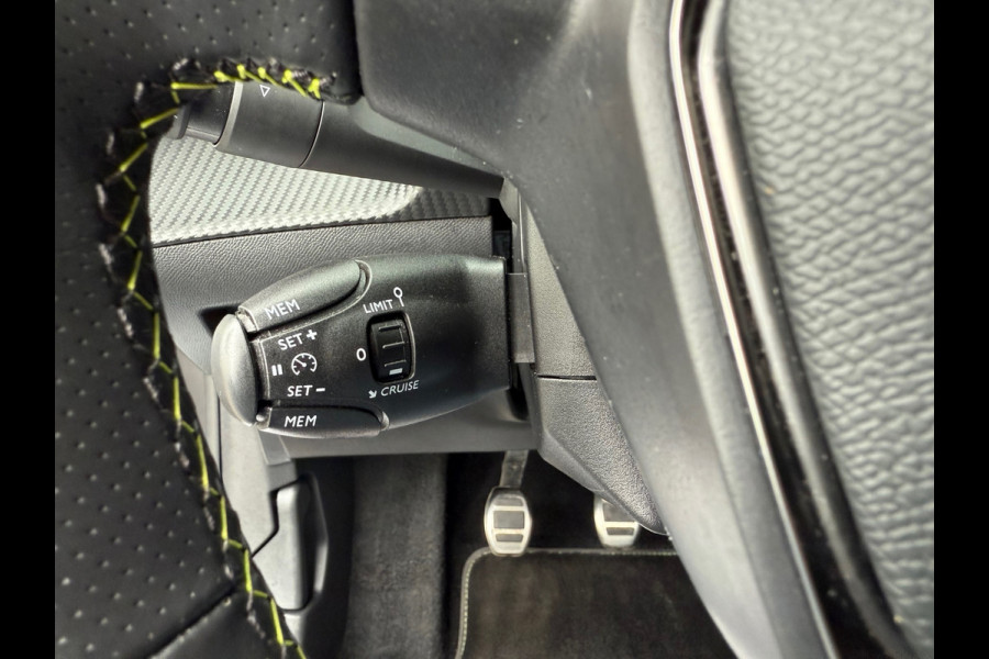 Peugeot 208 1.2 Turbo GT - Navi - Climate - Parkeerhulp - Org.NL