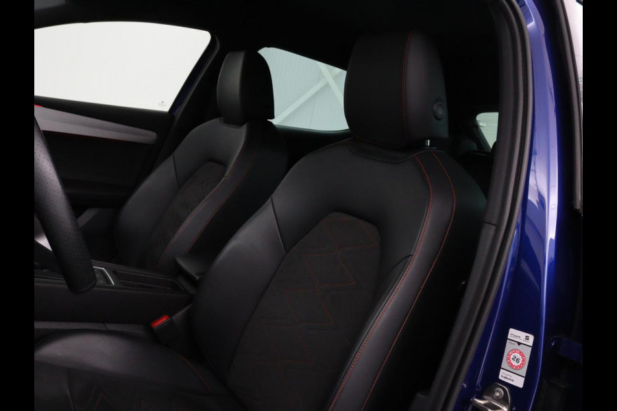 Seat Leon 1.4 eHybrid PHEV FR | Stoel & stuurverwarming | Camera | Adaptive cruise | Carplay | Keyless | Sfeerverlichting | Memory | Half leder | Navigatie | Full LED