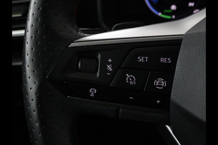 Seat Leon 1.4 eHybrid PHEV FR | Stoel & stuurverwarming | Camera | Adaptive cruise | Carplay | Keyless | Sfeerverlichting | Memory | Half leder | Navigatie | Full LED