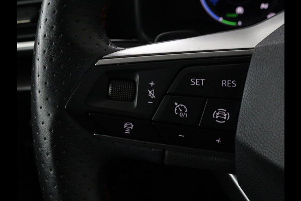 Seat Leon 1.4 eHybrid PHEV FR | Stoel & stuurverwarming | Camera | Adaptive cruise | Carplay | Keyless | Sfeerverlichting | Memory | Half leder | Navigatie | Full LED