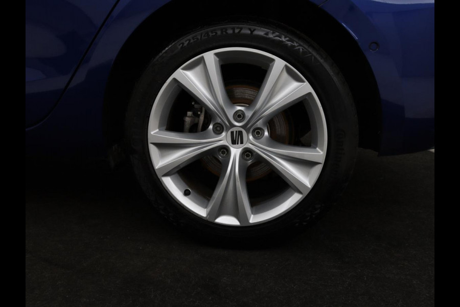Seat Leon 1.4 eHybrid PHEV FR | Stoel & stuurverwarming | Camera | Adaptive cruise | Carplay | Keyless | Sfeerverlichting | Memory | Half leder | Navigatie | Full LED