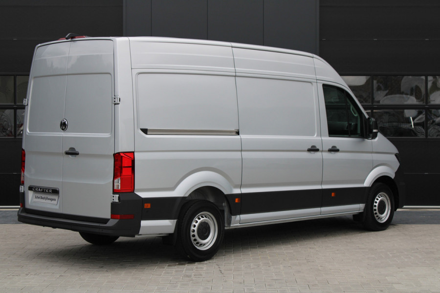 Volkswagen Crafter 30 2.0 TDI L3H3 140pk - Navigatie - DAB - Geveerde Stoel - Camera - Carplay - Rijklaar