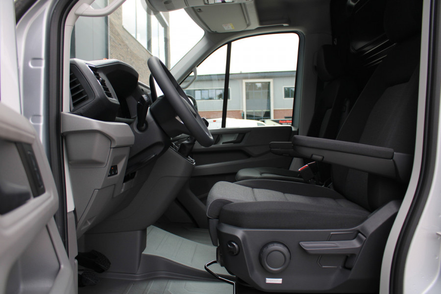 Volkswagen Crafter 30 2.0 TDI L3H3 140pk - Navigatie - DAB - Geveerde Stoel - Camera - Carplay - Rijklaar