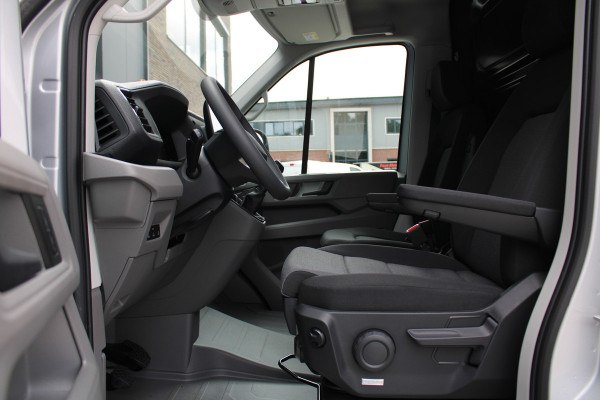 Volkswagen Crafter 30 2.0 TDI L3H3 140pk - Navigatie - DAB - Geveerde Stoel - Camera - Carplay - Rijklaar