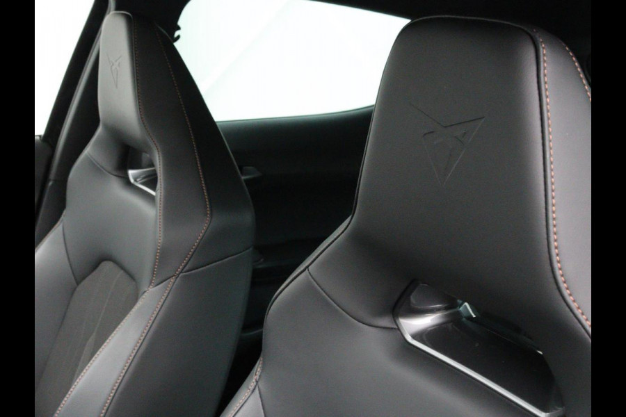 CUPRA Formentor 1.4 e-Hybrid VZ | 245pk | Stoel & stuurverwarming | Carplay | Camera | Adaptive cruise | Navigatie | Memory | Sfeerverlichting | PHEV
