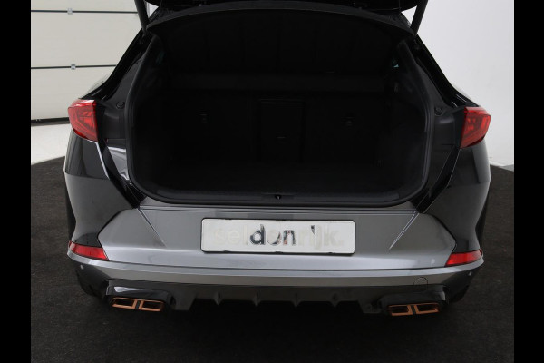 CUPRA Formentor 1.4 e-Hybrid VZ | 245pk | Stoel & stuurverwarming | Carplay | Camera | Adaptive cruise | Navigatie | Memory | Sfeerverlichting | PHEV