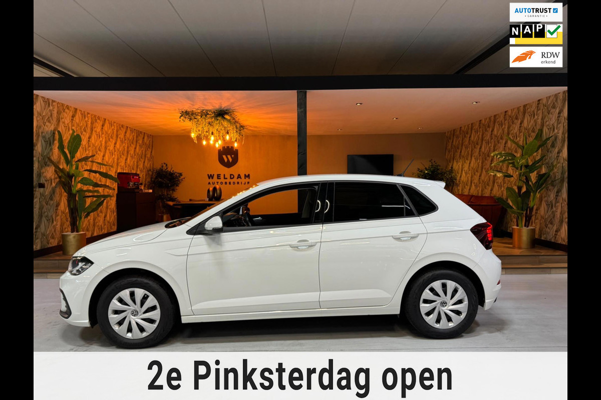 Volkswagen Polo 1.0 TSI Life Fabrieksgarantie StoelVW CarPlay LED PDC voor en achter Clima AC DAB Rijklaar Volkswagen Polo 1.0 TSI Life Fabrieksgarantie StoelVW CarPlay LED PDC voor en achter Clima AC DAB Rijklaar