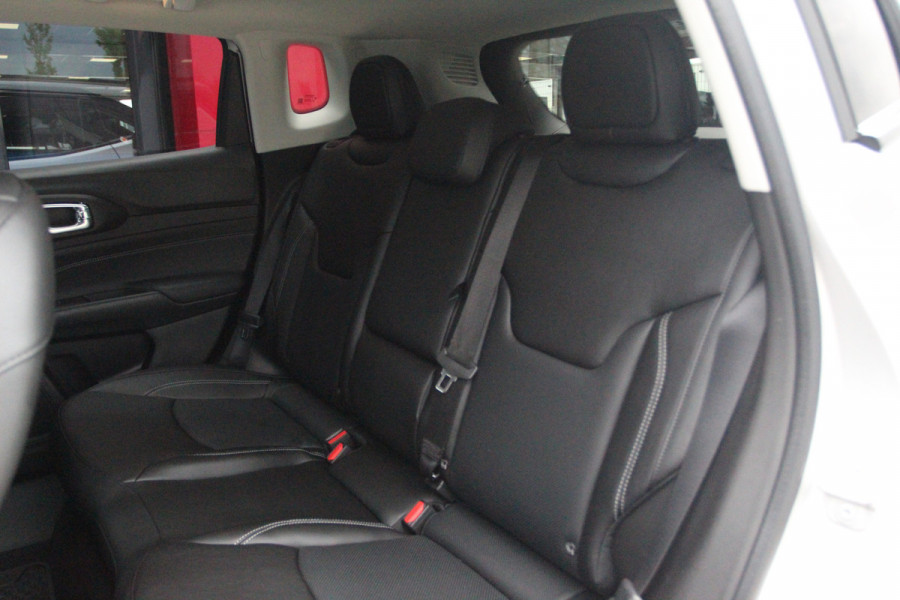 Jeep Compass 4xe 240 Plug-in Hybrid Electric S | Winterpack | Lederen bekleding | 19" lichtmetalen velgen | Apple/Android Carplay