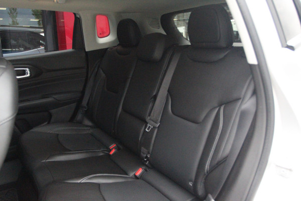Jeep Compass 4xe 240 Plug-in Hybrid Electric S | Winterpack | Lederen bekleding | 19" lichtmetalen velgen | Apple/Android Carplay