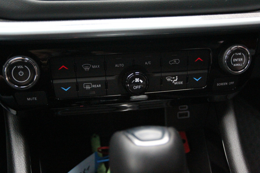 Jeep Compass 4xe 240 Plug-in Hybrid Electric S | Winterpack | Lederen bekleding | 19" lichtmetalen velgen | Apple/Android Carplay