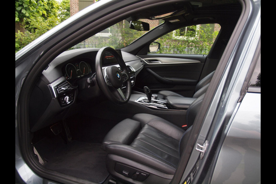 BMW 5 Serie 530e iPerformance Executive | M-Pakket | Schuifdak | Camera | Dealer Onderhouden | NL-Auto |