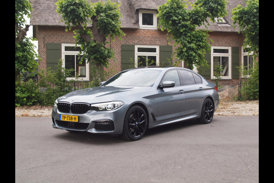 BMW 5 Serie 530e iPerformance Executive | M-Pakket | Schuifdak | Camera | Dealer Onderhouden | NL-Auto |