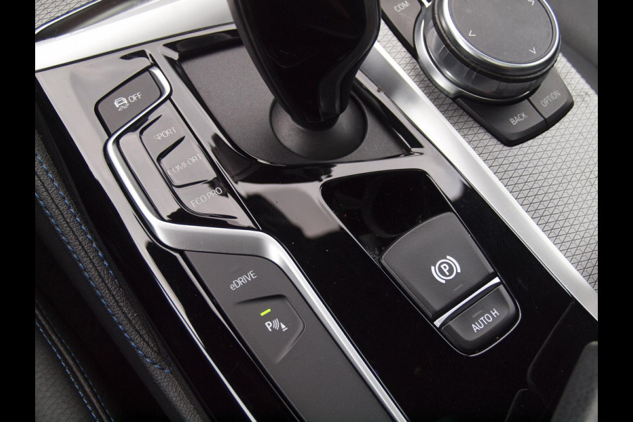 BMW 5 Serie 530e iPerformance Executive | M-Pakket | Schuifdak | Camera | Dealer Onderhouden | NL-Auto |
