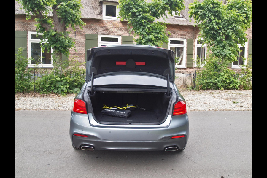 BMW 5 Serie 530e iPerformance Executive | M-Pakket | Schuifdak | Camera | Dealer Onderhouden | NL-Auto |