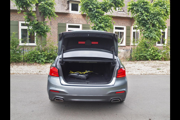 BMW 5 Serie 530e iPerformance Executive | M-Pakket | Schuifdak | Camera | Dealer Onderhouden | NL-Auto |