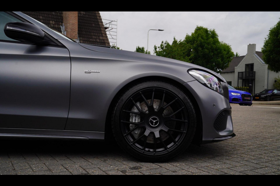 Mercedes-Benz C-Klasse Estate AMG 43 4MATIC | Burmester | Panorama | Designo Matte Grey | Luxe Leder / Alcantara | Camera | NIEUW