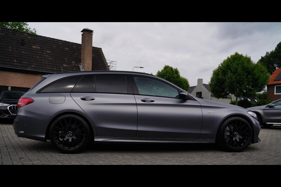 Mercedes-Benz C-Klasse Estate AMG 43 4MATIC | Burmester | Panorama | Designo Matte Grey | Luxe Leder / Alcantara | Camera | NIEUW