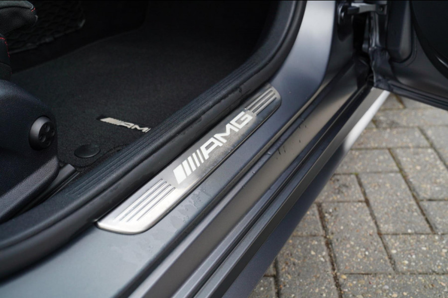 Mercedes-Benz C-Klasse Estate AMG 43 4MATIC | Burmester | Panorama | Designo Matte Grey | Luxe Leder / Alcantara | Camera | NIEUW