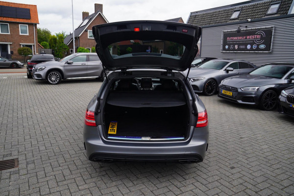 Mercedes-Benz C-Klasse Estate AMG 43 4MATIC | Burmester | Panorama | Designo Matte Grey | Luxe Leder / Alcantara | Camera | NIEUW