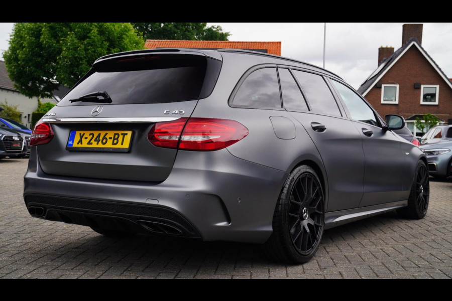 Mercedes-Benz C-Klasse Estate AMG 43 4MATIC | Burmester | Panorama | Designo Matte Grey | Luxe Leder / Alcantara | Camera | NIEUW