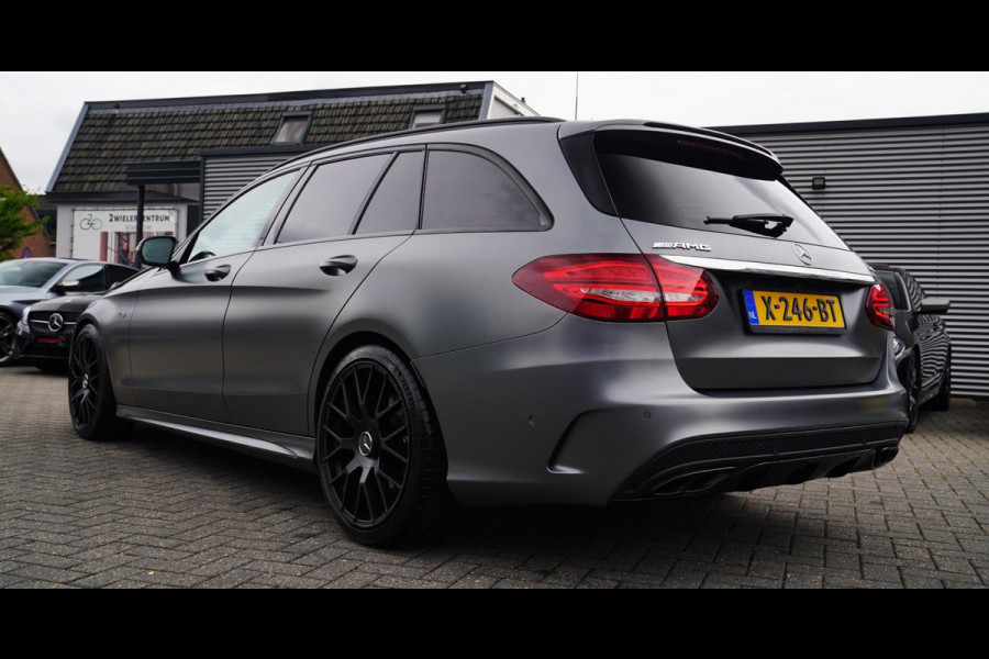 Mercedes-Benz C-Klasse Estate AMG 43 4MATIC | Burmester | Panorama | Designo Matte Grey | Luxe Leder / Alcantara | Camera | NIEUW