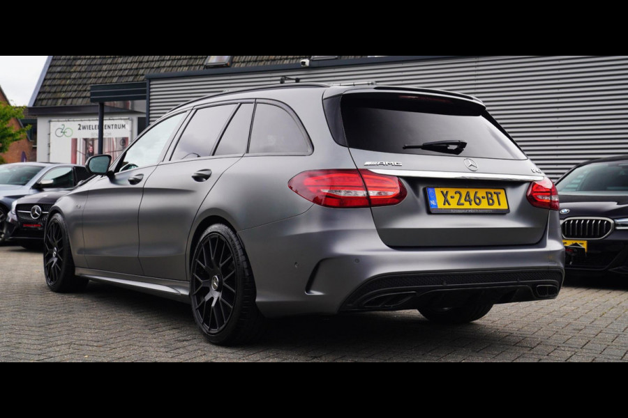 Mercedes-Benz C-Klasse Estate AMG 43 4MATIC | Burmester | Panorama | Designo Matte Grey | Luxe Leder / Alcantara | Camera | NIEUW