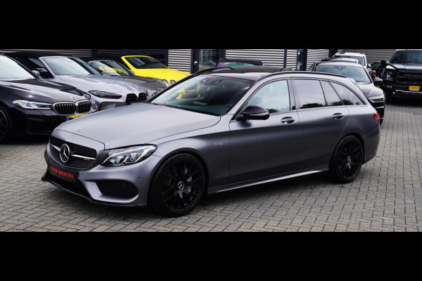 Mercedes-Benz C-Klasse Estate AMG 43 4MATIC | Burmester | Panorama | Designo Matte Grey | Luxe Leder / Alcantara | Camera | NIEUW