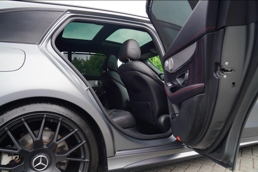 Mercedes-Benz C-Klasse Estate AMG 43 4MATIC | Burmester | Panorama | Designo Matte Grey | Luxe Leder / Alcantara | Camera | NIEUW