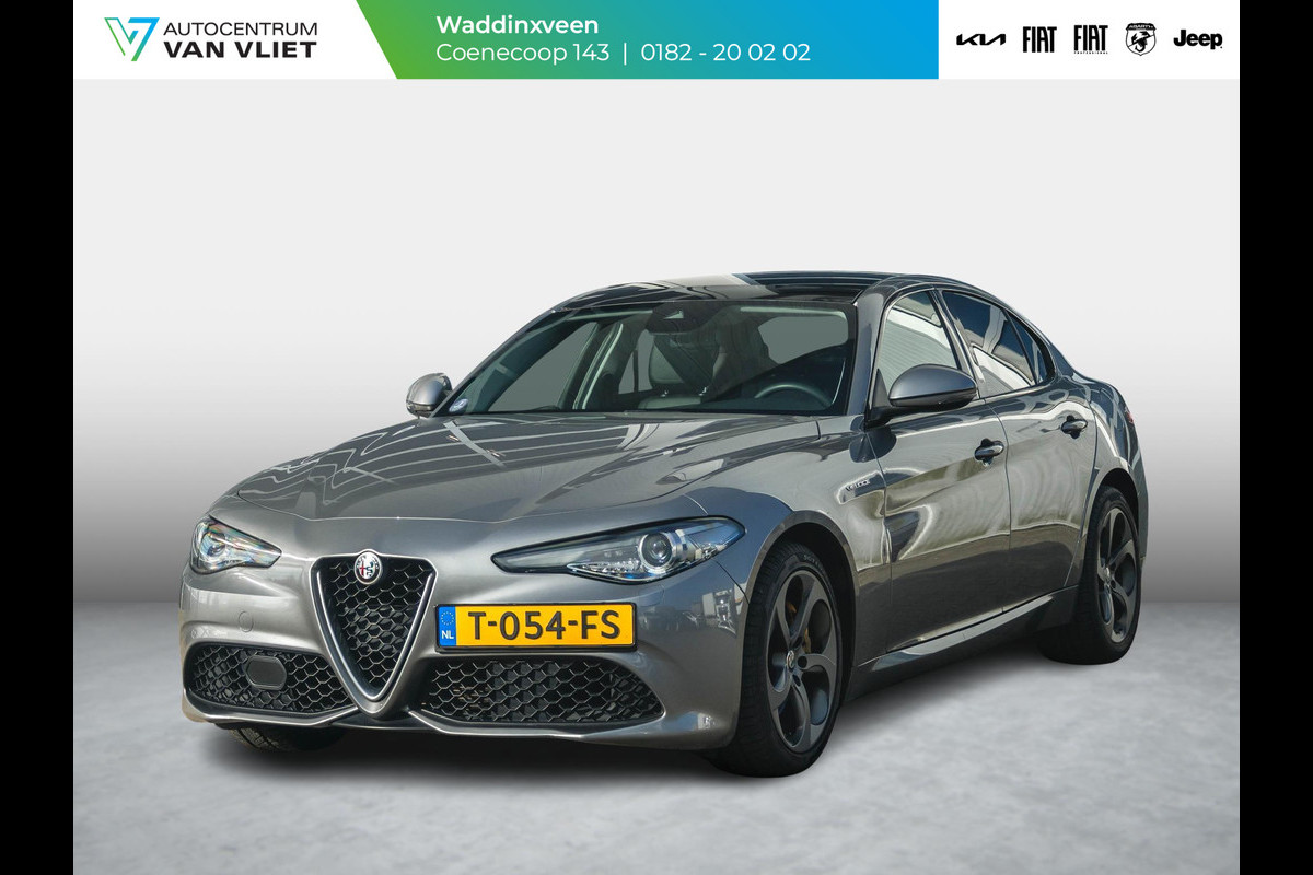 Alfa Romeo Giulia 2.0 Turbo Aut. 280pk AWD Veloce | Schuif/Kanteldak | Stoel- en Stuurverwarming | 18" | Xenon | Flippers Alfa Romeo Giulia 2.0 Turbo Aut. 280pk AWD Veloce | Schuif/Kanteldak | Stoel- en Stuurverwarming | 18" | Xenon | Flippers