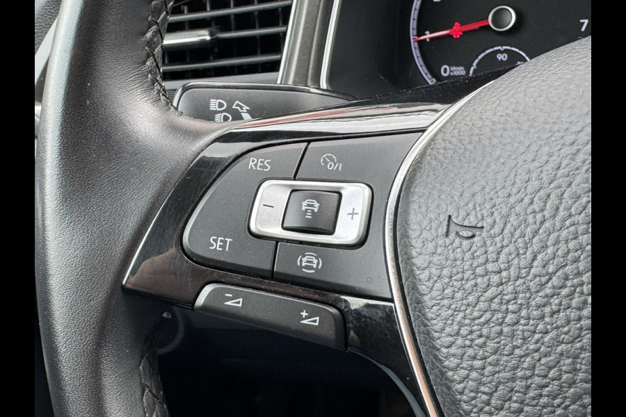Volkswagen T-Roc 1.5 TSI Sport Led Adaptive cruise Navigatie Pdc voor+achter Clima Stoelverwarming DAB
