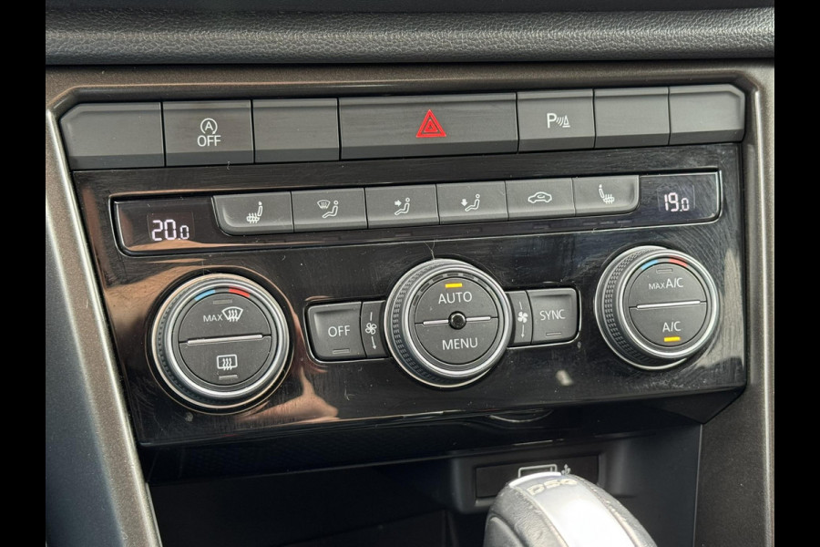 Volkswagen T-Roc 1.5 TSI Sport Led Adaptive cruise Navigatie Pdc voor+achter Clima Stoelverwarming DAB