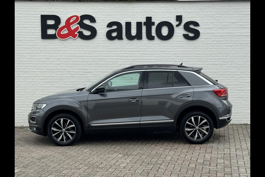 Volkswagen T-Roc 1.5 TSI Sport Led Adaptive cruise Navigatie Pdc voor+achter Clima Stoelverwarming DAB