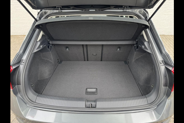 Volkswagen T-Roc 1.5 TSI Sport Led Adaptive cruise Navigatie Pdc voor+achter Clima Stoelverwarming DAB