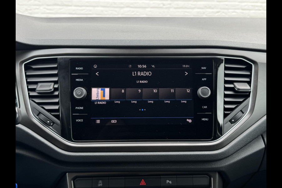 Volkswagen T-Roc 1.5 TSI Sport Led Adaptive cruise Navigatie Pdc voor+achter Clima Stoelverwarming DAB