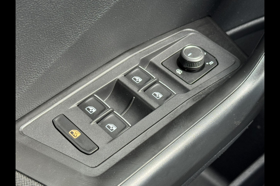 Volkswagen T-Roc 1.5 TSI Sport Led Adaptive cruise Navigatie Pdc voor+achter Clima Stoelverwarming DAB