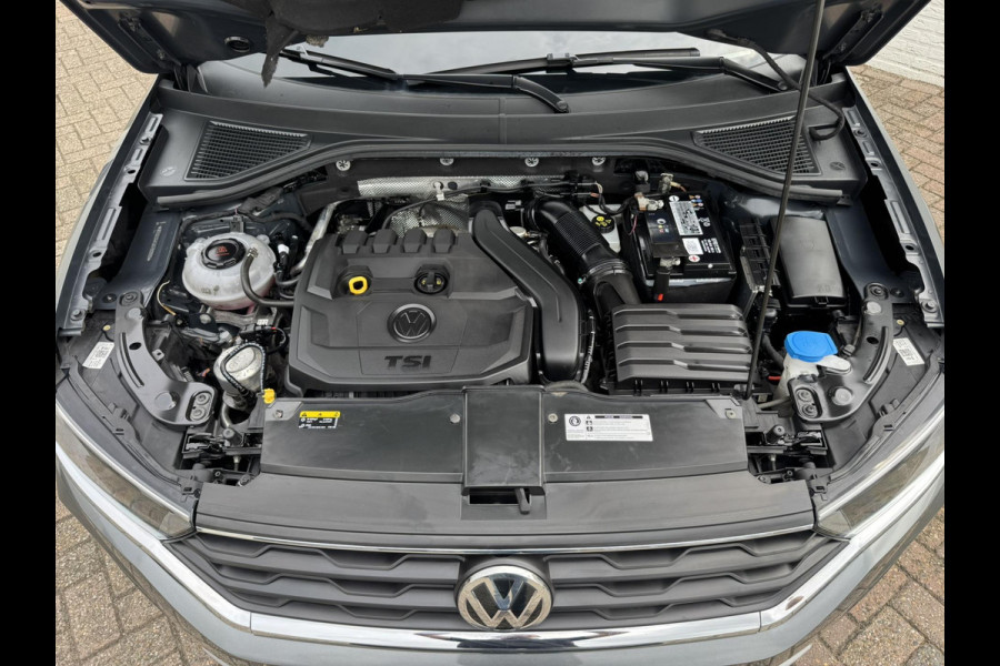 Volkswagen T-Roc 1.5 TSI Sport Led Adaptive cruise Navigatie Pdc voor+achter Clima Stoelverwarming DAB