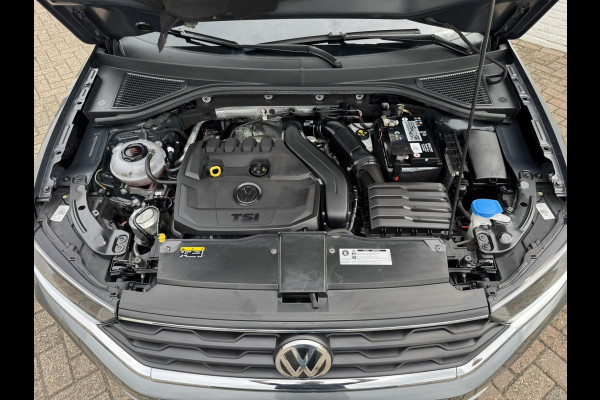 Volkswagen T-Roc 1.5 TSI Sport Led Adaptive cruise Navigatie Pdc voor+achter Clima Stoelverwarming DAB