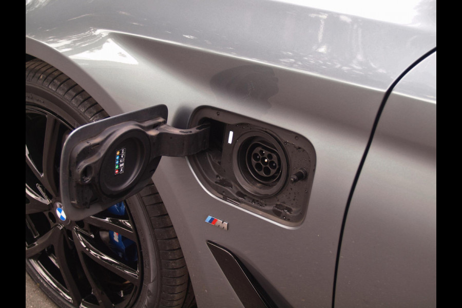 BMW 5 Serie 530e iPerformance Executive | M-Pakket | Schuifdak | Camera | Dealer Onderhouden | NL-Auto |