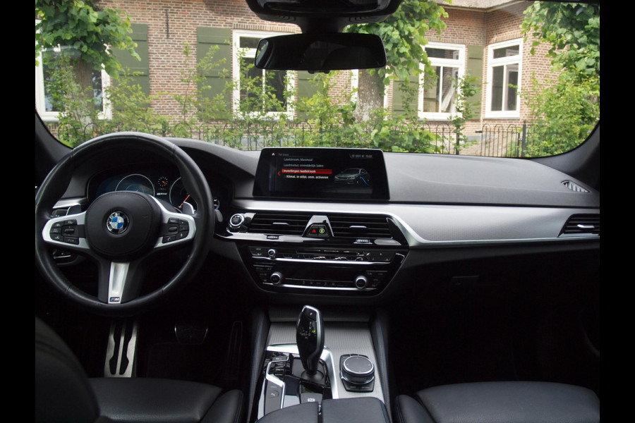 BMW 5 Serie 530e iPerformance Executive | M-Pakket | Schuifdak | Camera | Dealer Onderhouden | NL-Auto |